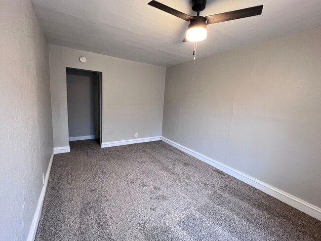 Building Photo - Three Bedroom Unit Near Downtown Grand Rap...