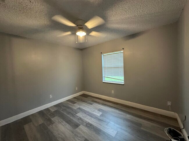 Building Photo - 2230 SE Dill Ln