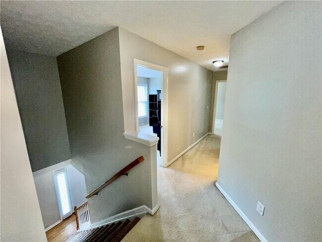 Building Photo - 2465 Lunetta Ln