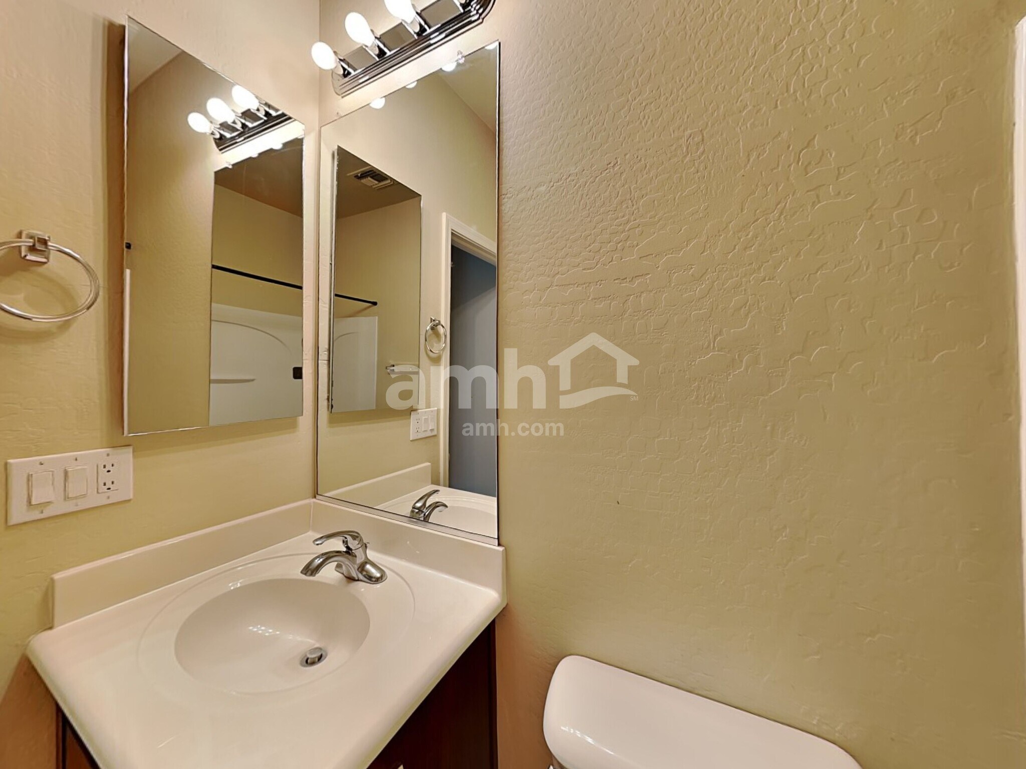 Building Photo - 15031 N 142nd Ln