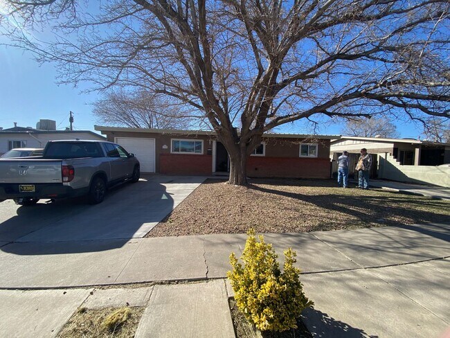 Building Photo - Beautiful 3 bedroom