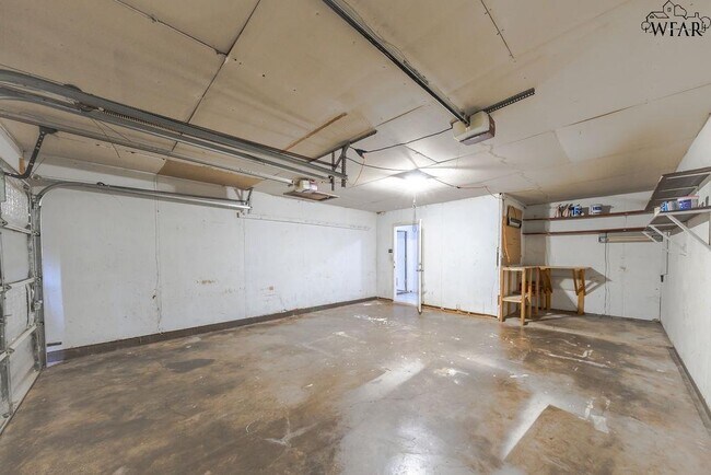 Building Photo - 4024 Hooper Dr