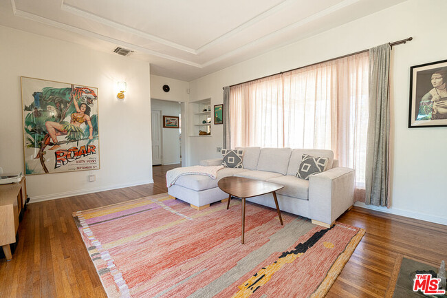 Building Photo - 221 W 64th Pl