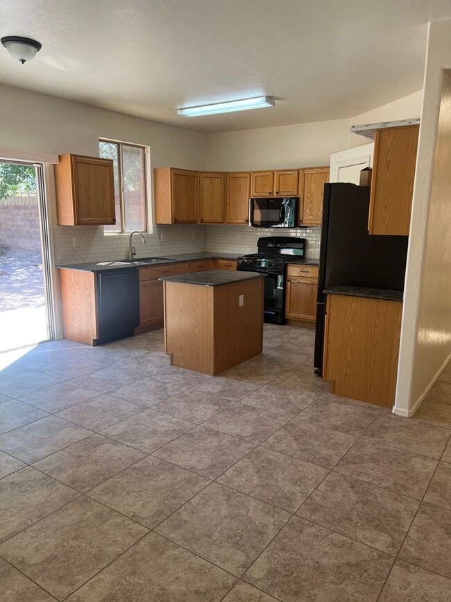 Building Photo - $500 off move in costs with move in by 5/1...