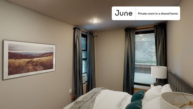 Building Photo - 226 E 7th St