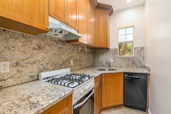 Primary Photo - 814 Lenox Ave.
