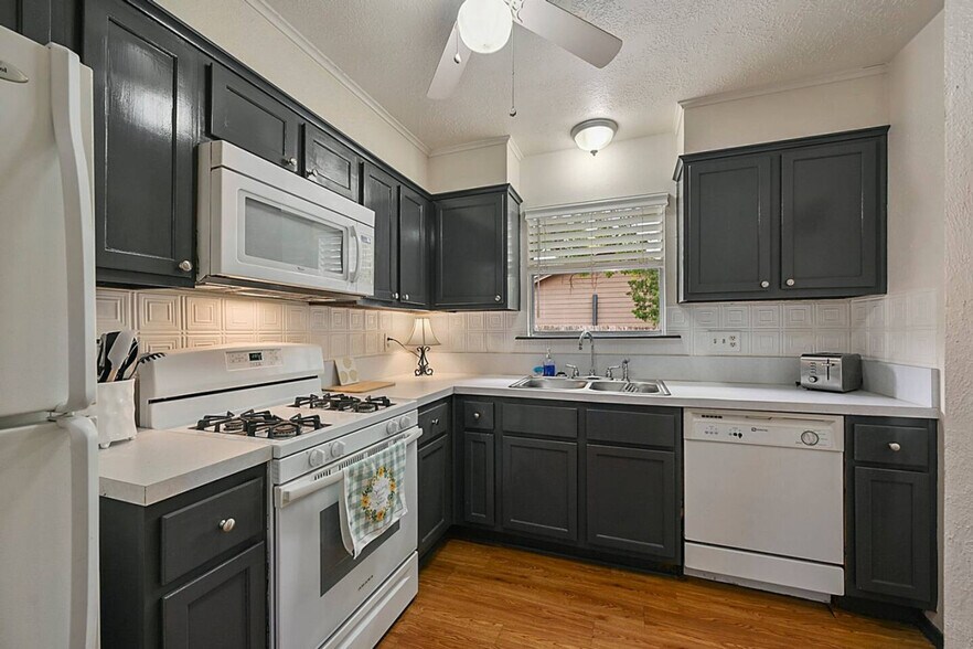 Building Photo - 3906 Sioux Cir