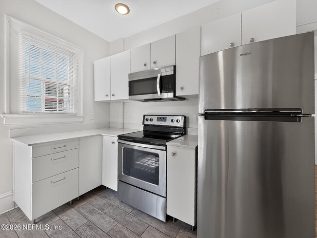 Building Photo - 2210 Myra St