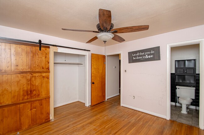 Building Photo - 3813 Hillside Dr