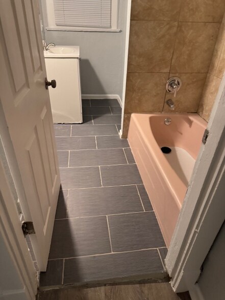 Building Photo - 2120 Linwood Blvd