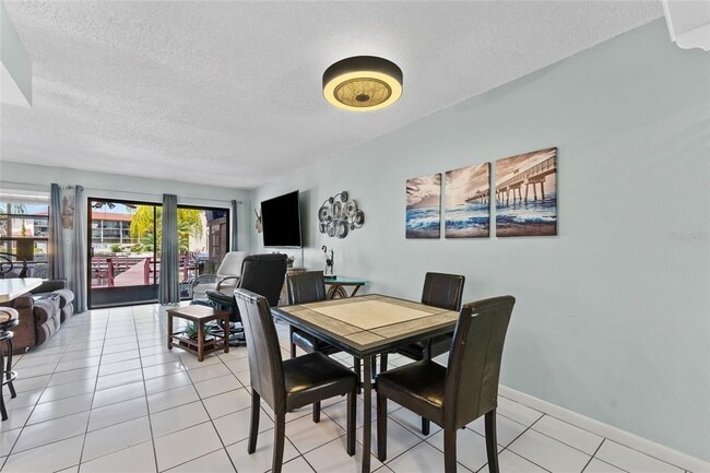 Building Photo - 2571 Cyprus Dr