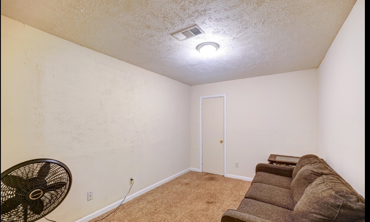 Room 2 - 518 Westshire Dr