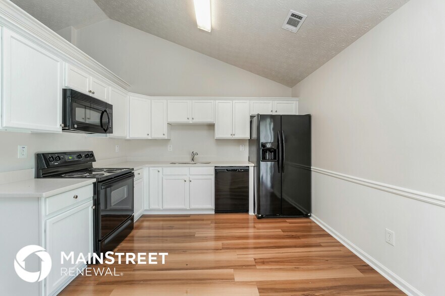 Building Photo - 40 Oak Hill Dr