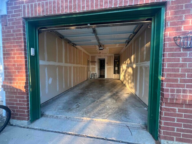 Building Photo - 507 Maple St