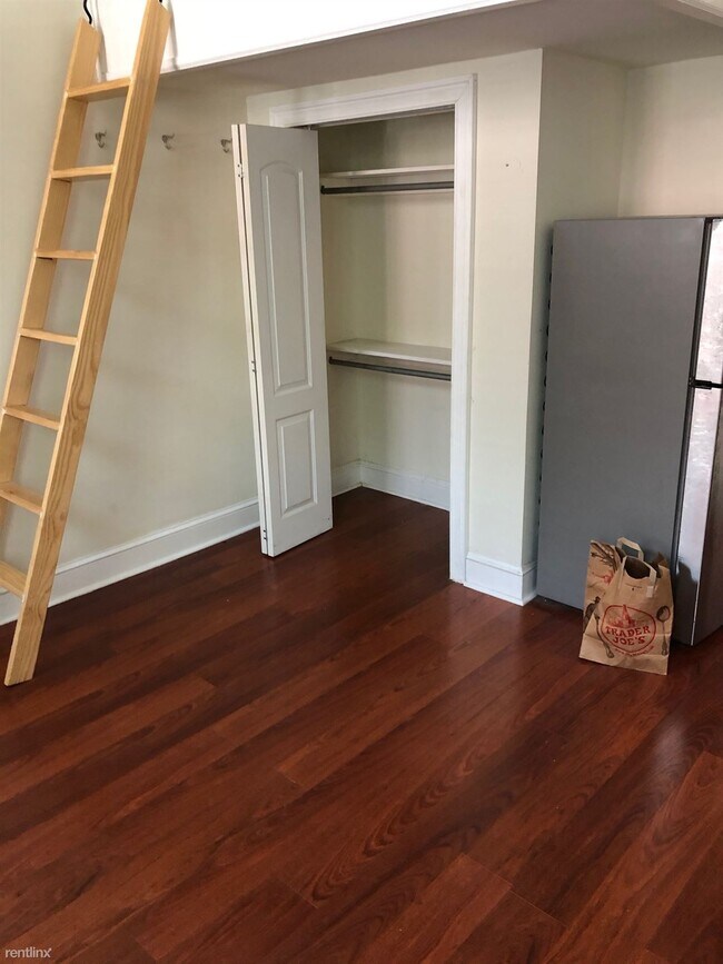 Building Photo - Studio, 1 bath  - 1126 Spruce St Apt 1F