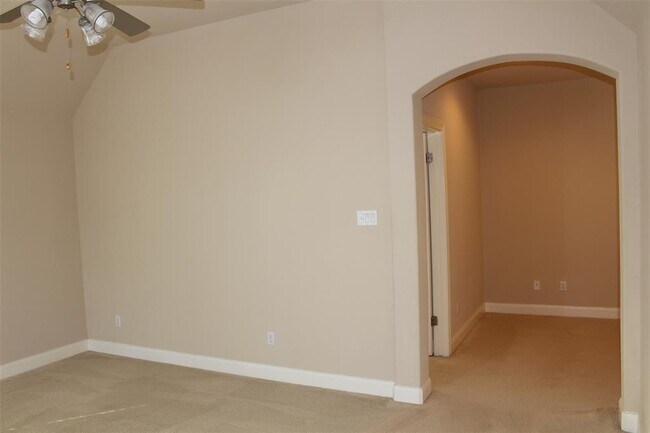 Building Photo - 7617 Menler Dr