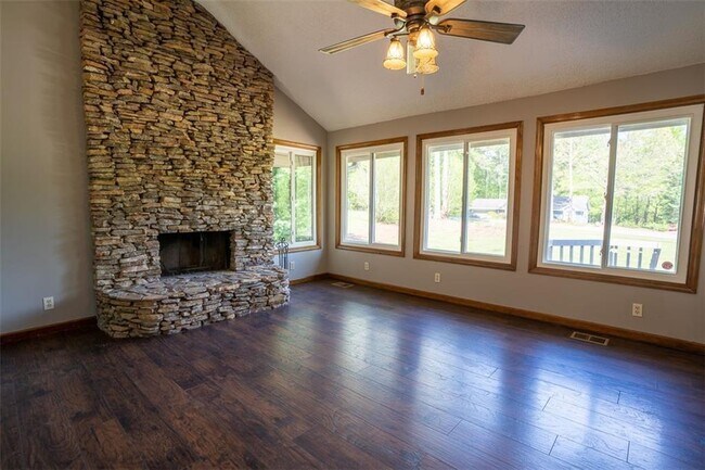 Building Photo - 1540 Magnolia Pl