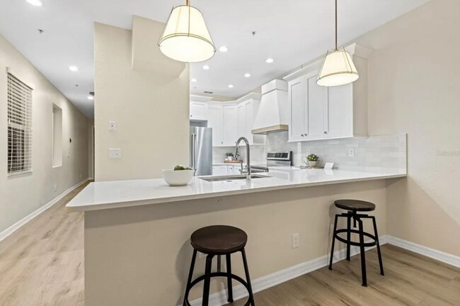 Building Photo - 330 Lang Ct N