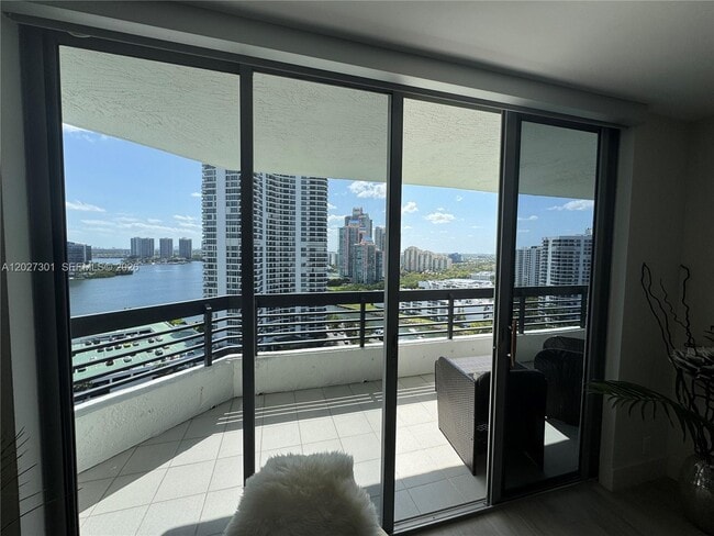 Building Photo - 3500 Mystic Pointe Dr