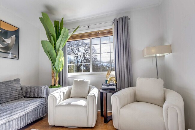 Building Photo - 220 Mitchell St