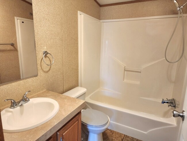 Building Photo - Inviting 3 bedroom 2 bath House with fence...