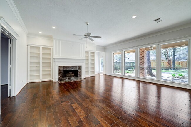 Building Photo - 14 Greenside Pl