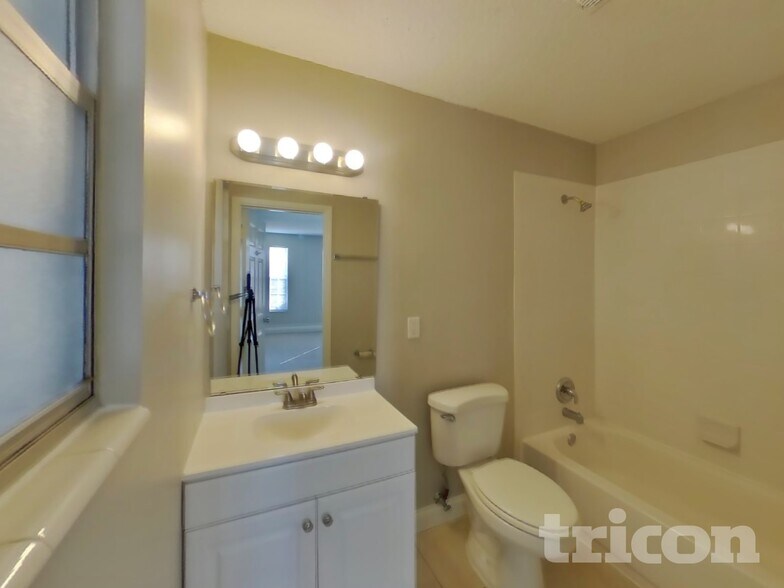 Building Photo - 1734 Alder Dr