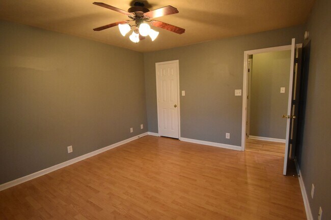 Building Photo - 3 Bedroom Pet Friendly Home For Rent Near ...