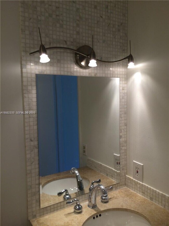 Building Photo - 16508 NE 26th Ave