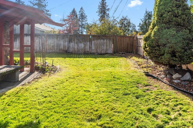 Building Photo - 1003 W Eastmont Way