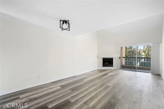 Building Photo - 5565 Canoga Ave