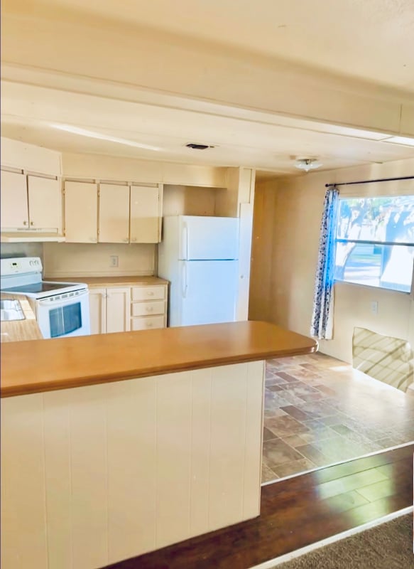 Building Photo - 6345 N Dona Ana Rd