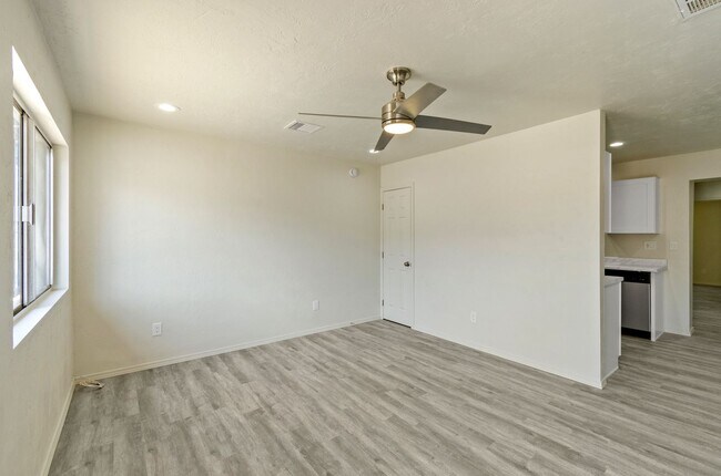Building Photo - Centrally located - Remodeled Home