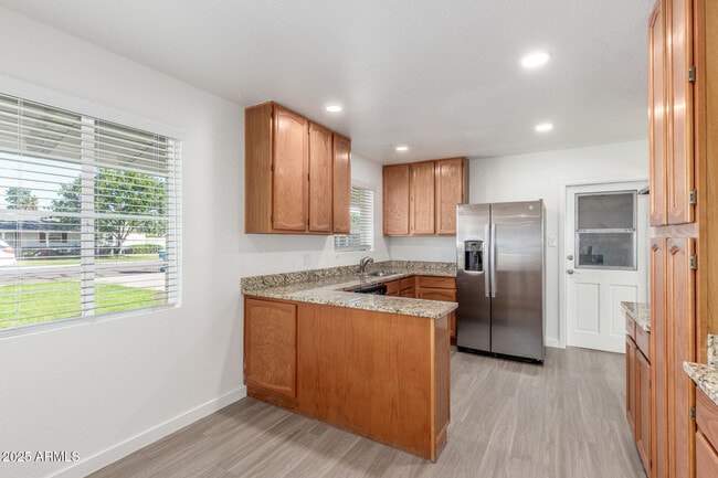 Building Photo - 5306 N 8th Ave