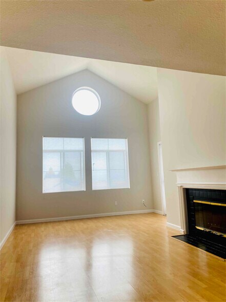 Building Photo - 535 Pierce St