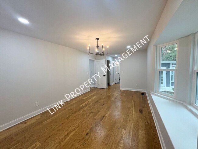 Building Photo - Sophisticated Tri-Level Home in Stuart Heights — Modern Comfort & Timeless Charming 4 bedroom 3 b...