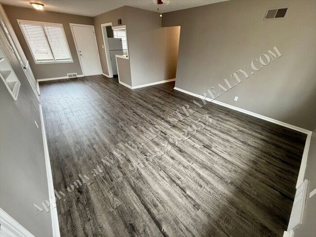 Building Photo - Cozy 3 Bed 1 Bath Home in Raytown-Available NOW!!