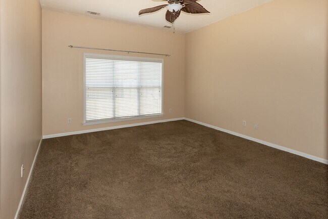 Building Photo - Home for rent in Hghland Ridge