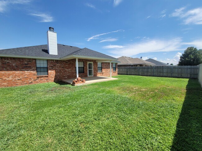 Building Photo - 4520 Sandstone Dr