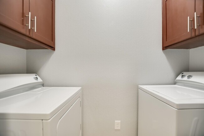 Building Photo - 100 Bay Point Dr