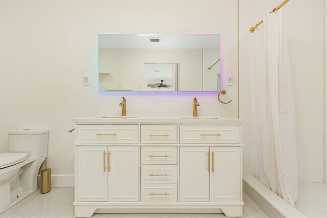 Building Photo - 2320 SW 21st St