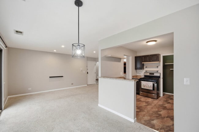 Building Photo - 1502-1507 7 Pines Rd