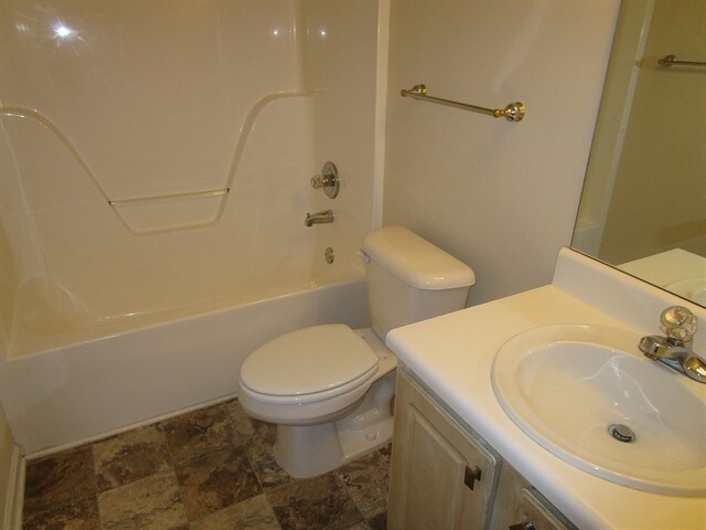 Building Photo - 1632 Mission Park Dr
