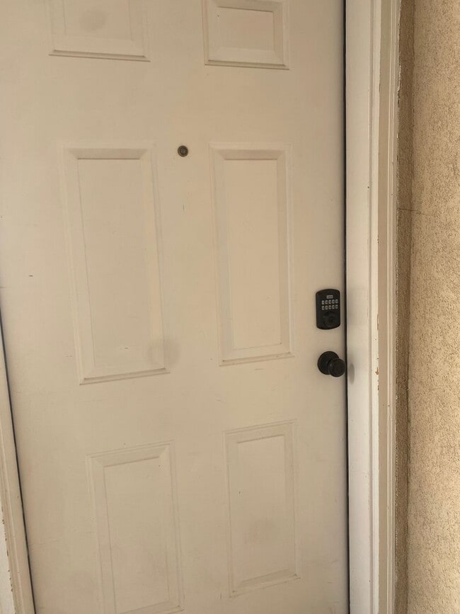 Building Photo - One Bedroom near Utah Valley Hospital, Provo Recreation Center, and BYU! | Available August 25th