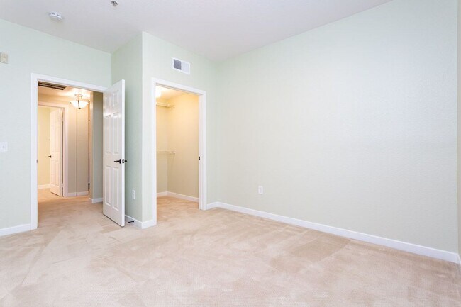 Building Photo - Lovely single-story condo in the community of Rancho Mission Trails!