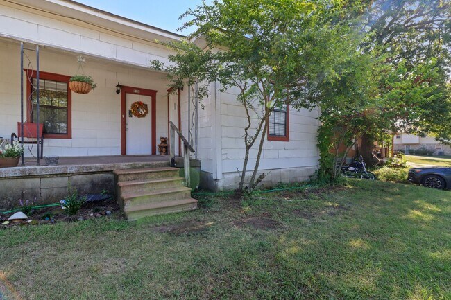 Building Photo - 516 Mill St