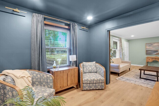 Building Photo - Fully Furnished Home in the Heart of Southside Savannah!