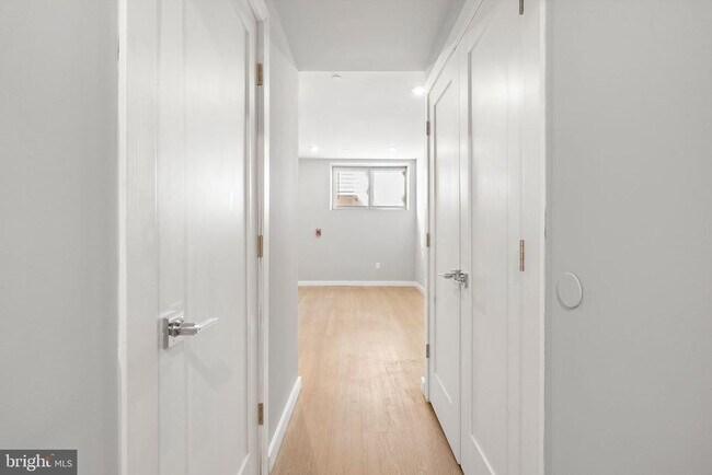 Building Photo - 2142 Master St