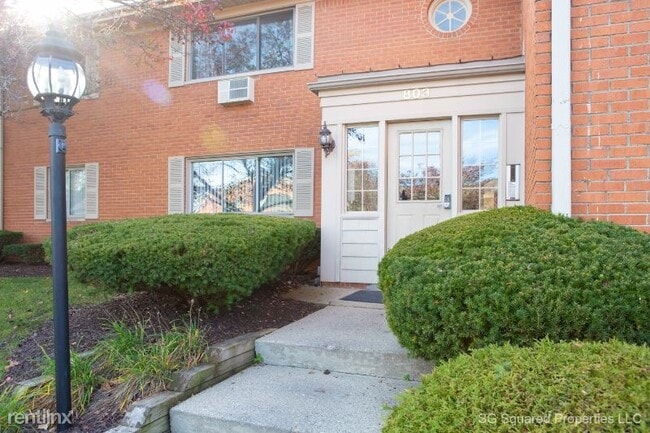 Building Photo - 803 Plate St