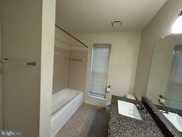 Building Photo - 1539 Lincoln Way